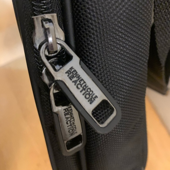 Kenneth Cole Reaction Crossbody Case - Picture 12 of 15